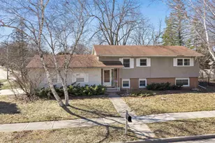 2455 Kingston Pl, Oshkosh, WI 54904 - Photo 4