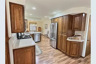 1313 E Murdock Avenue, Oshkosh, WI 54901 - Photo 6