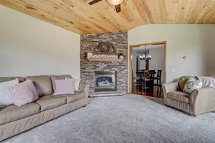 8599 Winncrest Rd, Neenah, WI 54956 - Photo 18