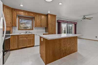 2412 Lupine Court, Menasha, WI 54952 - Photo 4