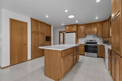 2412 Lupine Court, Menasha, WI 54952 - Photo 8
