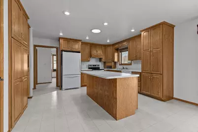 2412 Lupine Court, Menasha, WI 54952 - Photo 6