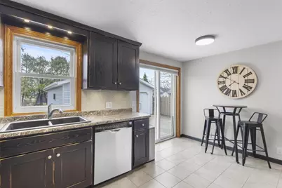 2233 Magnolia Lane, Green Bay, WI 54304 - Photo 10