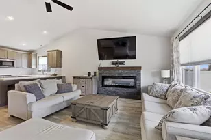 1146 Lori Dr, Neenah, WI 54956 - Photo 10