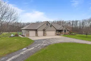 E9625 Hickory Ridge Ln, New London, WI 54961 - Photo 6