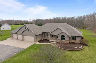 E9625 Hickory Ridge Ln, New London, WI 54961 - Photo 2