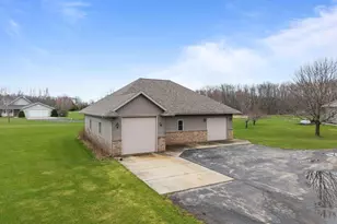 E9625 Hickory Ridge Ln, New London, WI 54961 - Photo 14