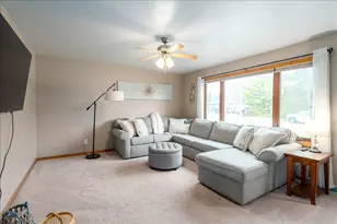 1058 Tullar Rd, Neenah, WI 54956 - Photo 4