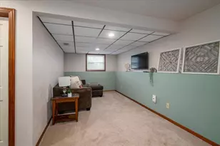 1058 Tullar Rd, Neenah, WI 54956 - Photo 14