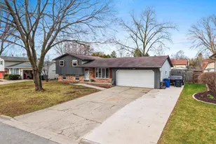 1156 Sharie Ln, Green Bay, WI 54304 - Photo 2