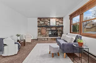 975 Manor Dr, Neenah, WI 54956 - Photo 4