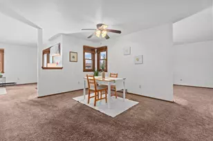 975 Manor Dr, Neenah, WI 54956 - Photo 10