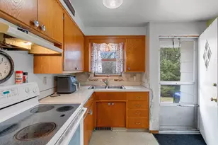 801 Caroline St, Neenah, WI 54956 - Photo 12