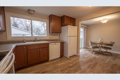 1330 Crystal Court, Waupaca, WI 54981 - Photo 4