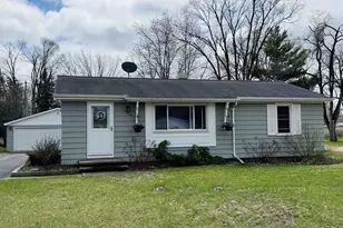 1330 Crystal Ct, Waupaca, WI 54981 - Photo 2