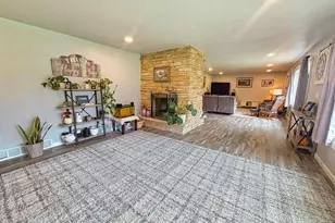 2623 Oakcrest Dr, Neenah, WI 54956 - Photo 4