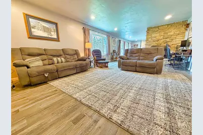 2623 Oakcrest Drive, Neenah, WI 54956 - Photo 12