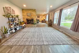 2623 Oakcrest Dr, Neenah, WI 54956 - Photo 6