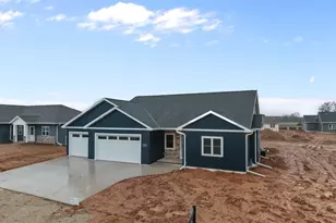 N9259 Anton St, Appleton, WI 54915 - Photo 2