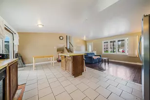 727 Dawn Ct, Neenah, WI 54956 - Photo 2