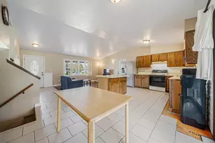 727 Dawn Ct, Neenah, WI 54956 - Photo 8