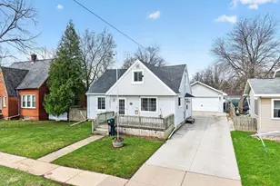 1013 Harrison St, Neenah, WI 54956 - Photo 2