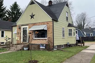 127 Garfield Ave, Clintonville, WI 54929 - Photo 2
