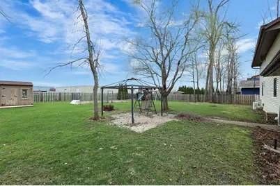720 Indianwood Court, Neenah, WI 54956 - Photo 4