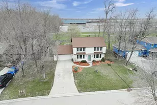 720 Indianwood Ct, Neenah, WI 54956 - Photo 36