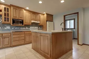 720 Indianwood Ct, Neenah, WI 54956 - Photo 16