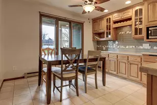 720 Indianwood Ct, Neenah, WI 54956 - Photo 14