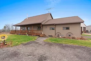 E5528 Hanson Rd, Manawa, WI 54949 - Photo 2