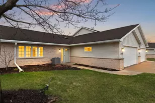 1517 River Pines Dr, Green Bay, WI 54311 - Photo 2