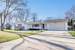 3012 Lawndale Dr, Green Bay, WI 54311 - Photo 2