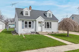 824 Zemlock Ave, Neenah, WI 54956 - Photo 2