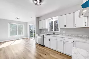 1521 Bismarck Ave, Oshkosh, WI 54902 - Photo 8