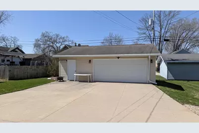 223 Cleveland Street, Brillion, WI 54110 - Photo 16