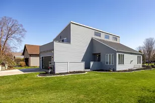 1840 Cliffview Ct, Oshkosh, WI 54901 - Photo 2