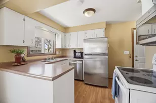 612 S Matthias St, Appleton, WI 54915 - Photo 8