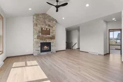 N8870 Killarney Way, Menasha, WI 54952 - Photo 8