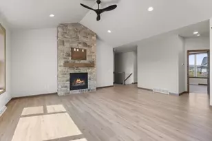 N8870 Killarney Way, Menasha, WI 54952 - Photo 8
