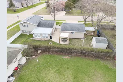 1021 Apple Blossom Drive, Neenah, WI 54956 - Photo 34