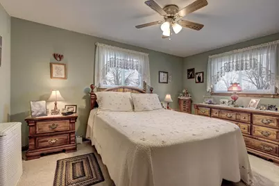 1021 Apple Blossom Drive, Neenah, WI 54956 - Photo 18