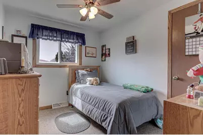 1021 Apple Blossom Drive, Neenah, WI 54956 - Photo 22