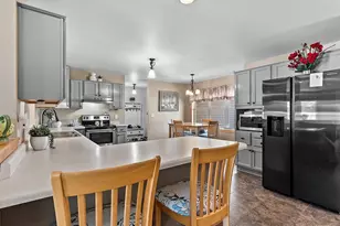 512 Applewood Dr, Kimberly, WI 54136 - Photo 6