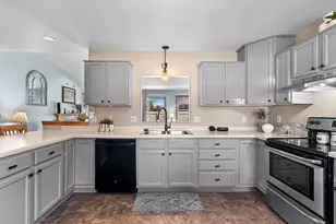 512 Applewood Dr, Kimberly, WI 54136 - Photo 2