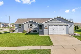 1480 Marie Dr, Kaukauna, WI 54130 - Photo 2