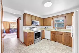1715 Beaver Dam Dr, Green Bay, WI 54304 - Photo 6