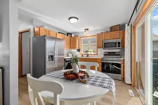 223 Allen Ave, Oshkosh, WI 54901 - Photo 6