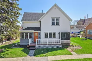 105 W 6th St, Kaukauna, WI 54130 - Photo 2
